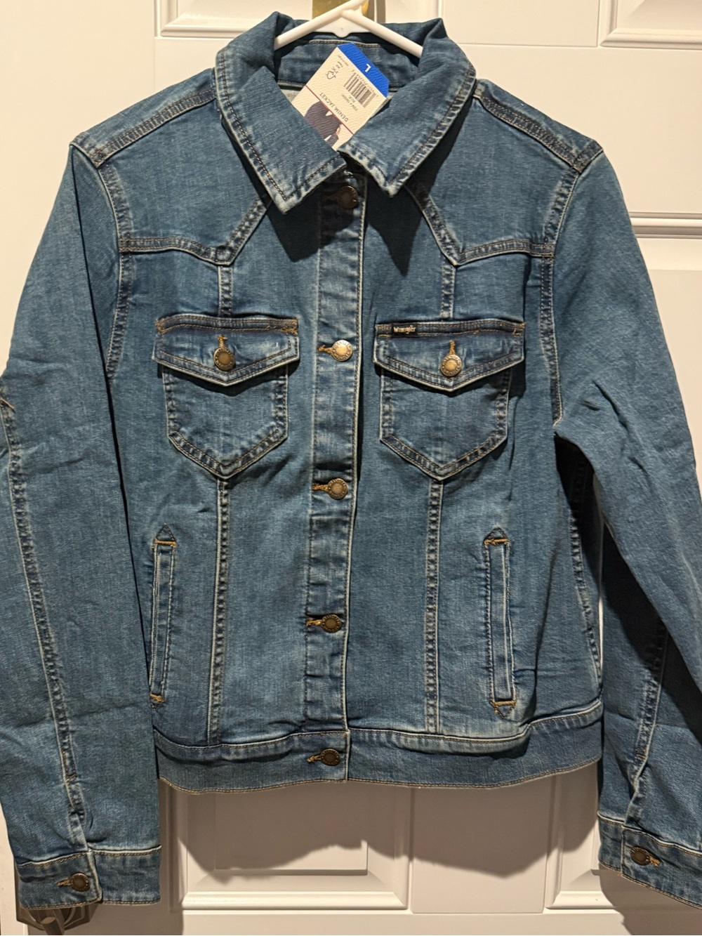 99% cotton stretchy Classic Blue Denim Jacket - Women SZ L NWT